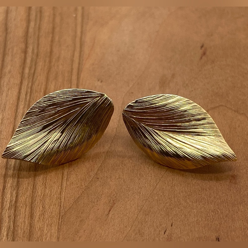 Vintage Christian Dior Gold Plated Leave clip on earrings.